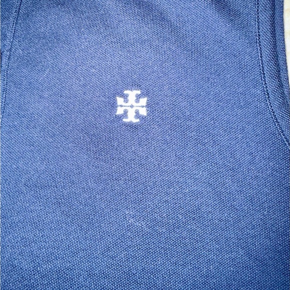 Tory Sport Performance Piqué Pleated-Collar Sleeveless Polo - Picture 3 of 4